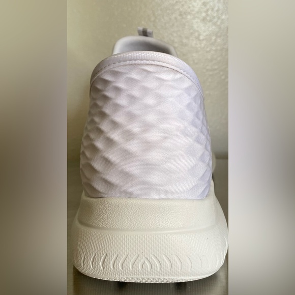 SKECHERS… MENS WHITE SLIP-INS - Picture 6 of 16